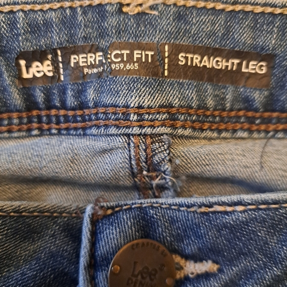 Lee Perfect Fit Straight Leg Jeans - Picture 3 of 4